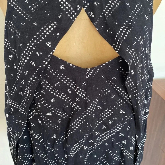 Free People tank blouse cut out detail sz M viscose rayon blend black w/ white - Picture 5 of 7
